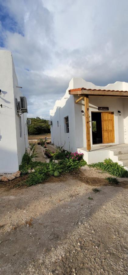 Azteca Villas Treasure Beach Exterior photo