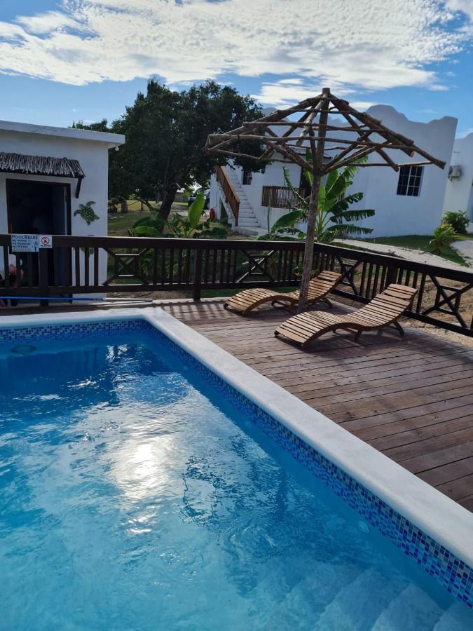 Azteca Villas Treasure Beach Exterior photo