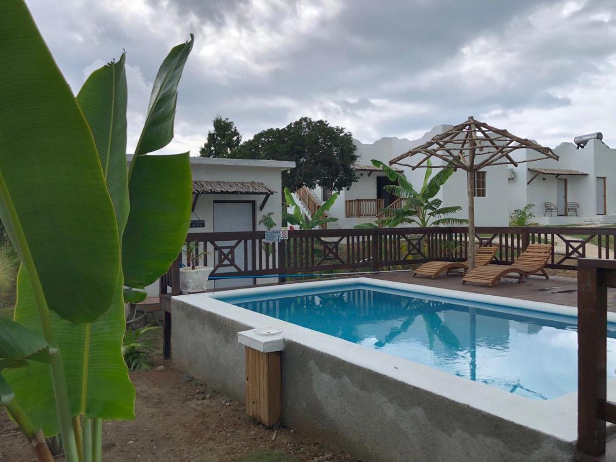 Azteca Villas Treasure Beach Exterior photo