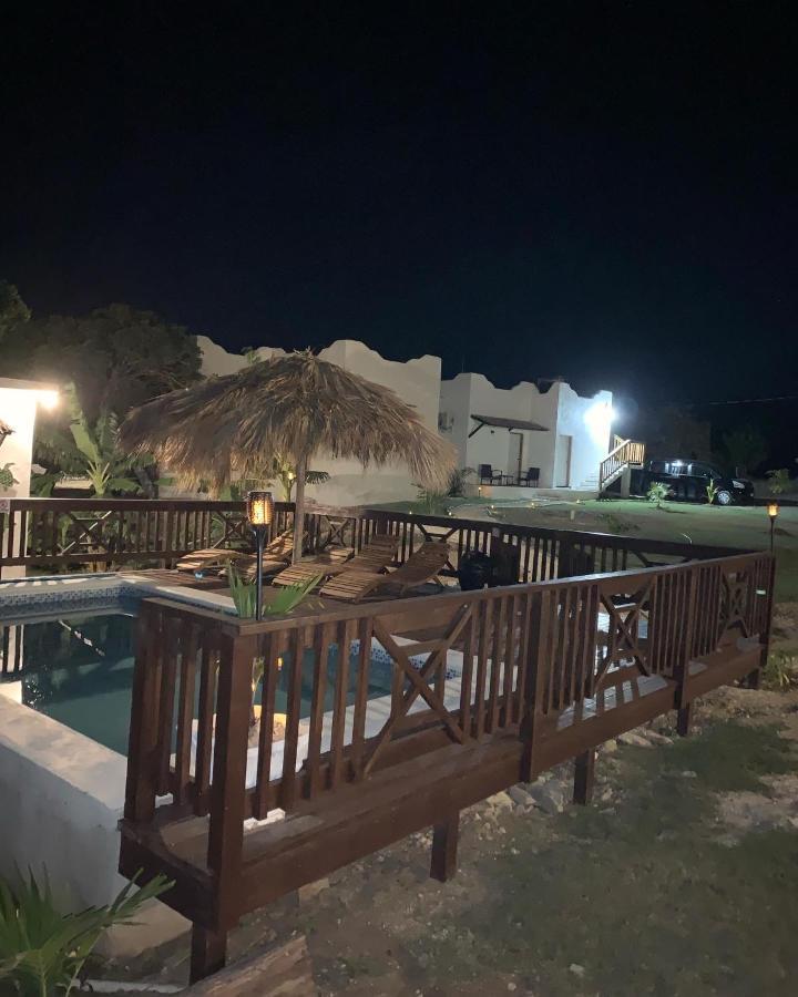 Azteca Villas Treasure Beach Exterior photo
