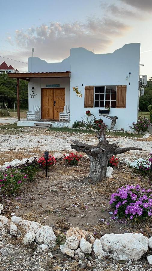 Azteca Villas Treasure Beach Exterior photo