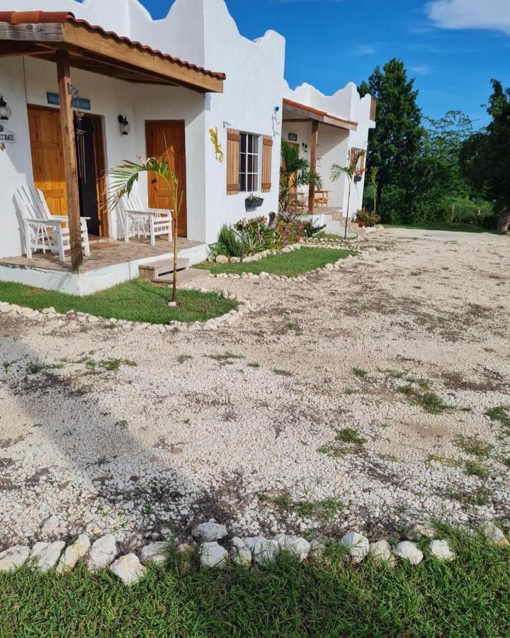 Azteca Villas Treasure Beach Exterior photo