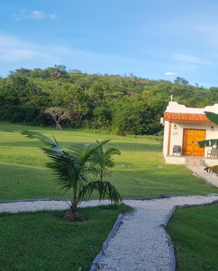 Azteca Villas Treasure Beach Exterior photo