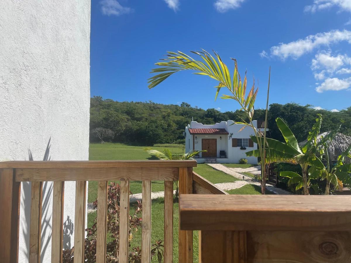 Azteca Villas Treasure Beach Exterior photo
